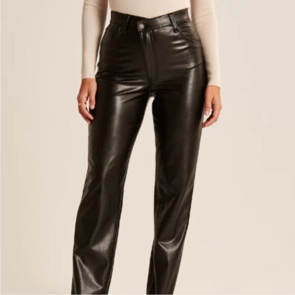 NWT- Curve Love Criss-Cross Waistband Vegan Leather 90s Straight Pant - Picture 1 of 4